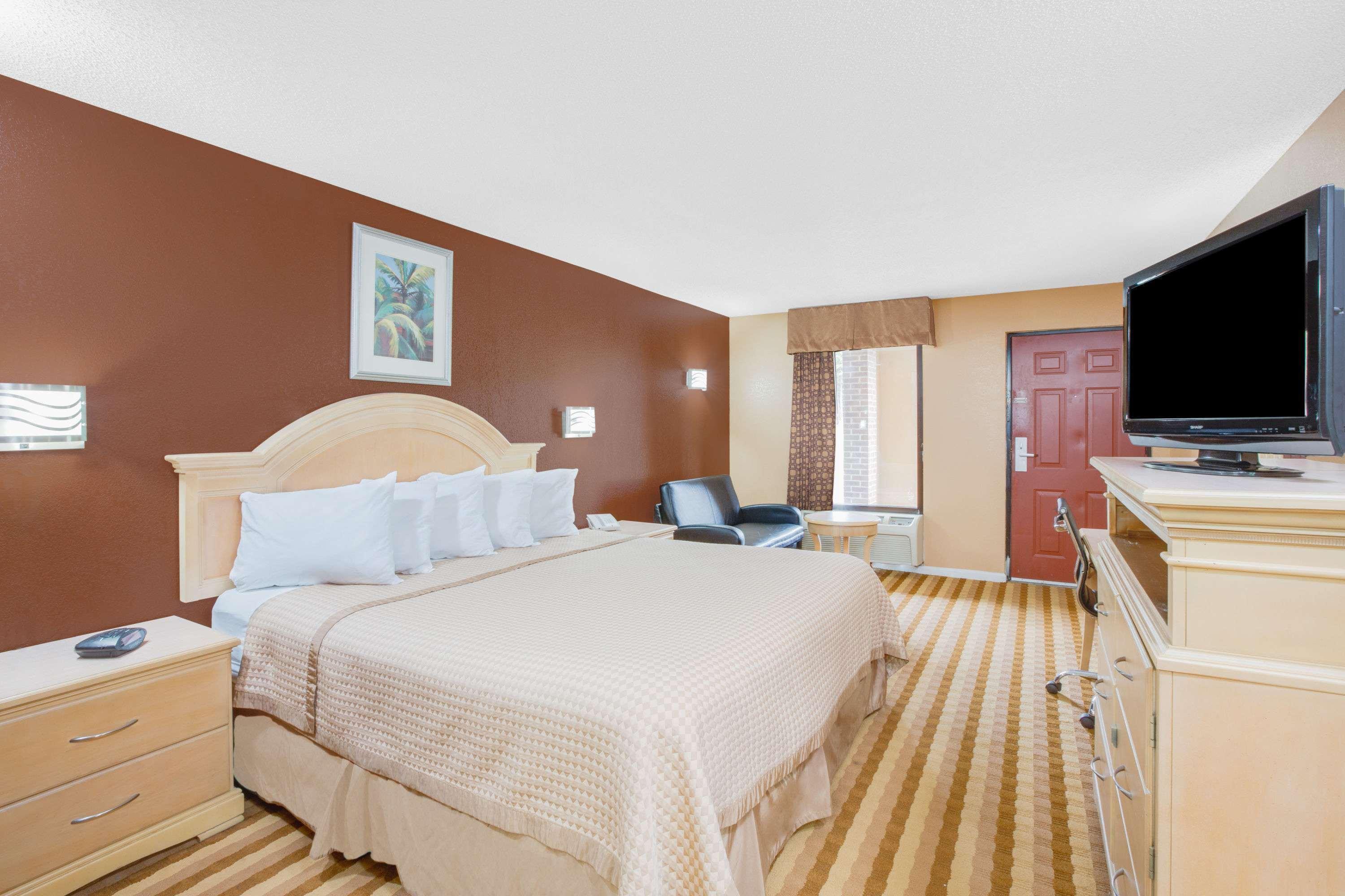 Columbus Inn And Suites מראה חיצוני תמונה