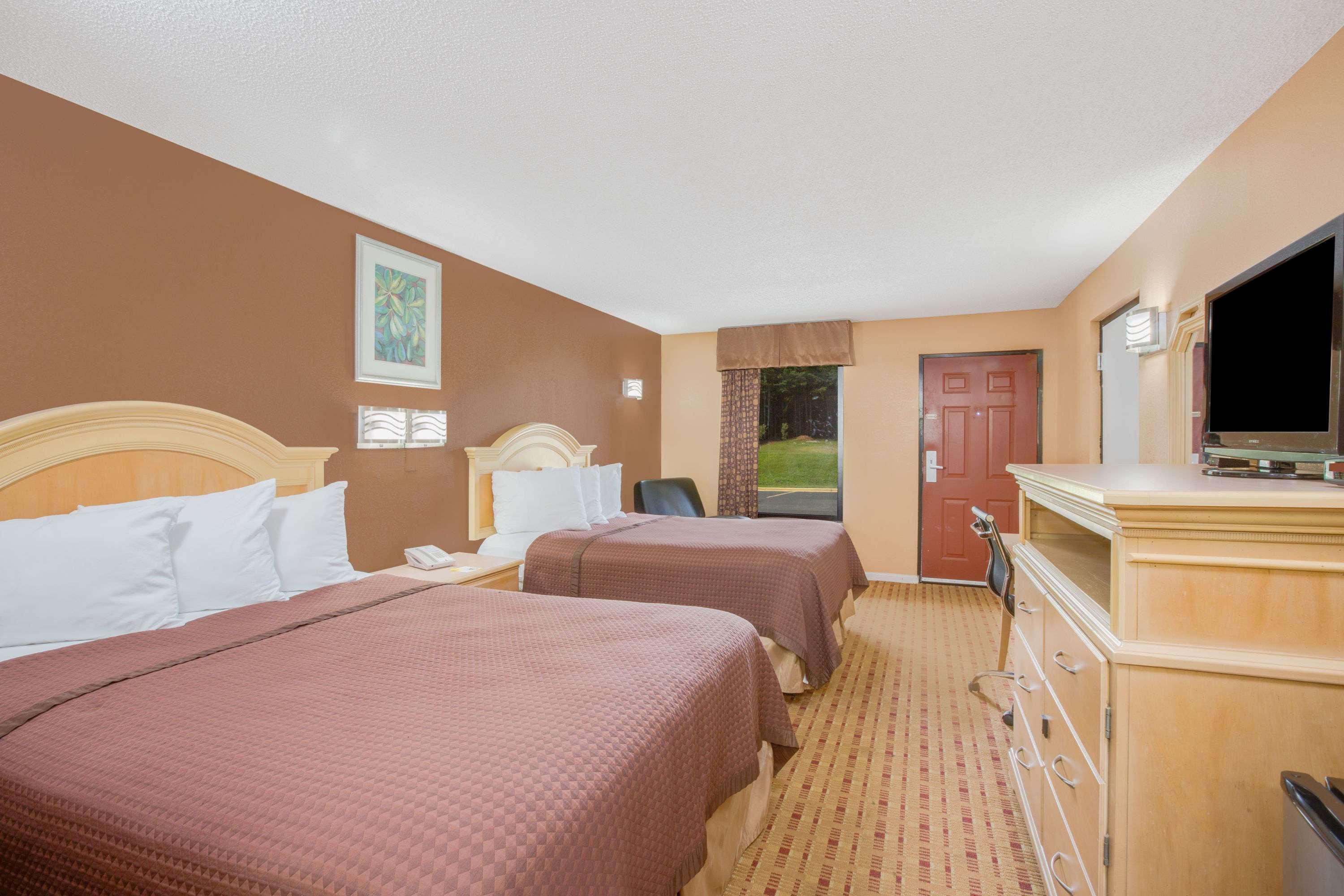 Columbus Inn And Suites מראה חיצוני תמונה