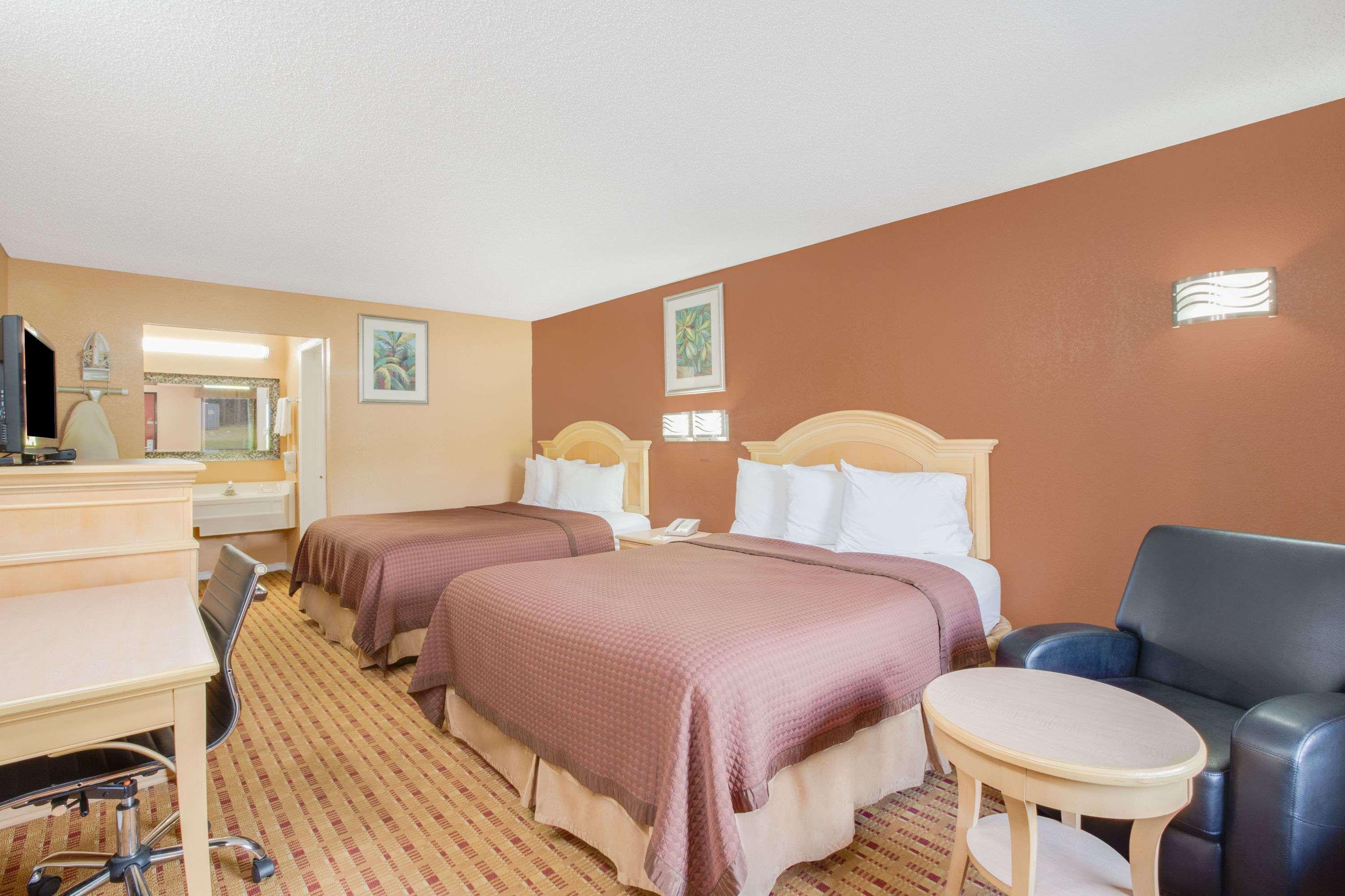 Columbus Inn And Suites מראה חיצוני תמונה