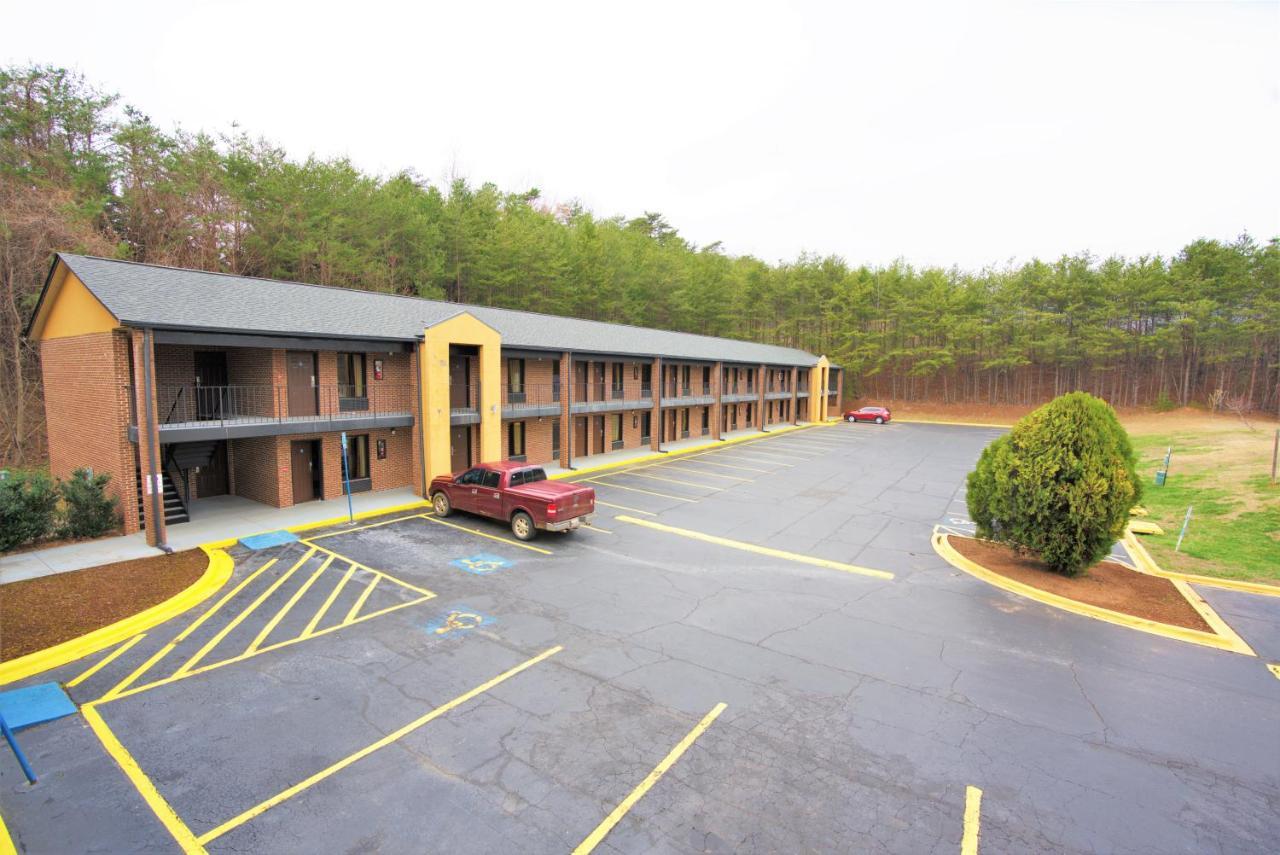 Columbus Inn And Suites מראה חיצוני תמונה