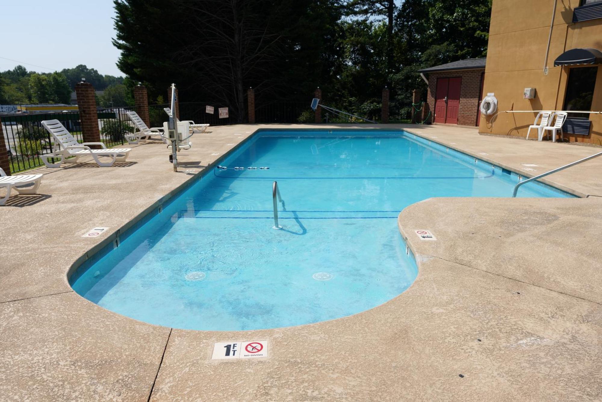 Columbus Inn And Suites מראה חיצוני תמונה