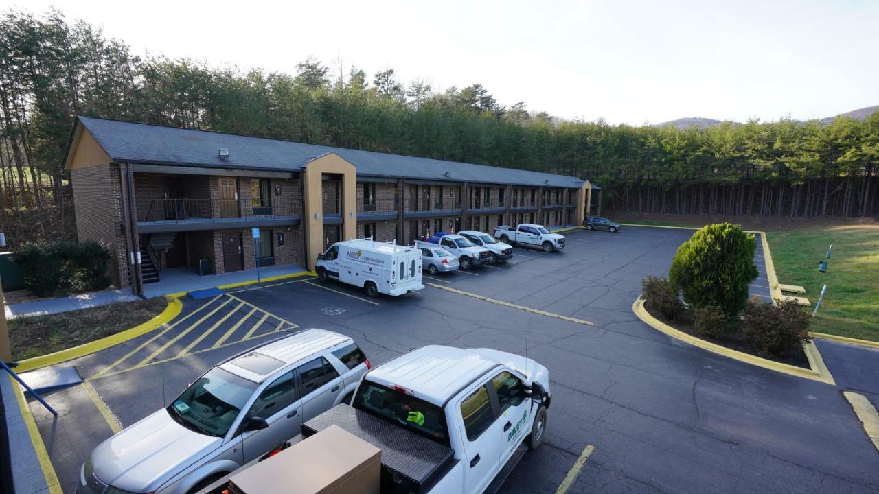 Columbus Inn And Suites מראה חיצוני תמונה
